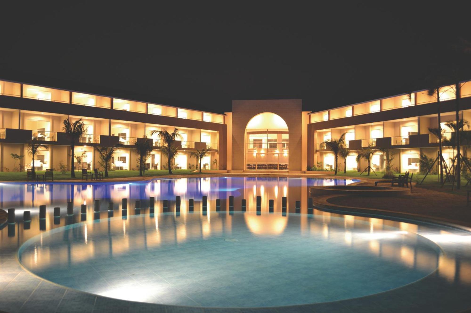 Sun Hotel Warnes Exterior photo